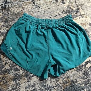 Lululemon hotty hot short 2.5 in tall size 6